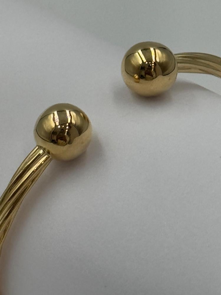 اسوارة ذهب فاخرة عيار 18 - مجوهرات قصر المدينة للذهب - الدمام