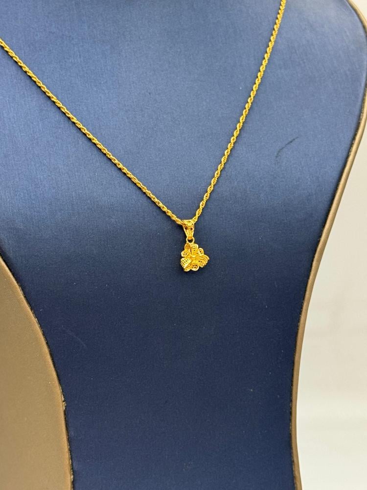 عقد وردة ذهب عيار 21 - مجوهرات قصر المدينة للذهب - الدمام