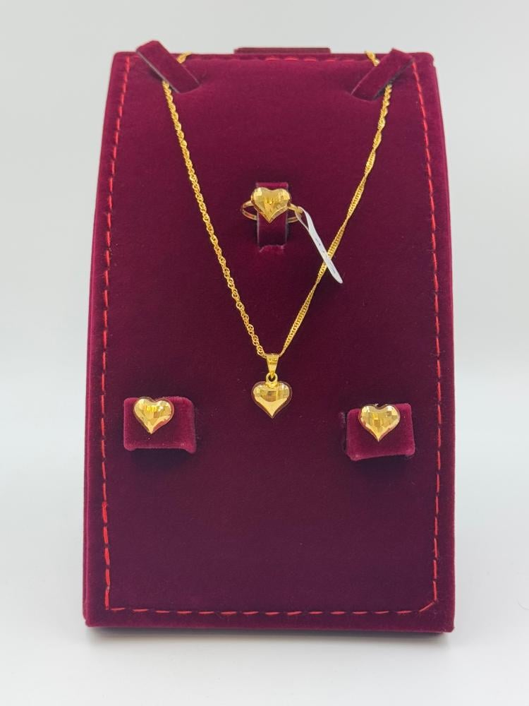 طقم قلب ذهب عيار 18