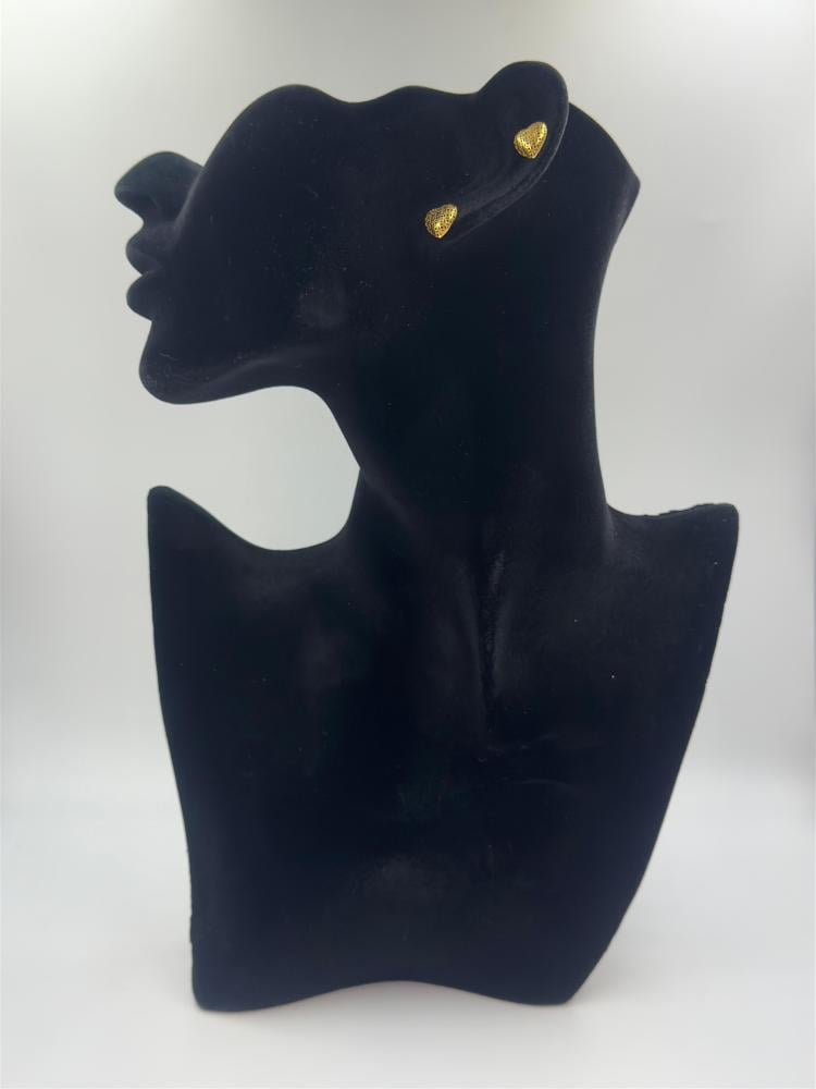 حلق ذهب عيار 18 قلب منقوش - مجوهرات قصر المدينة للذهب - الدمام