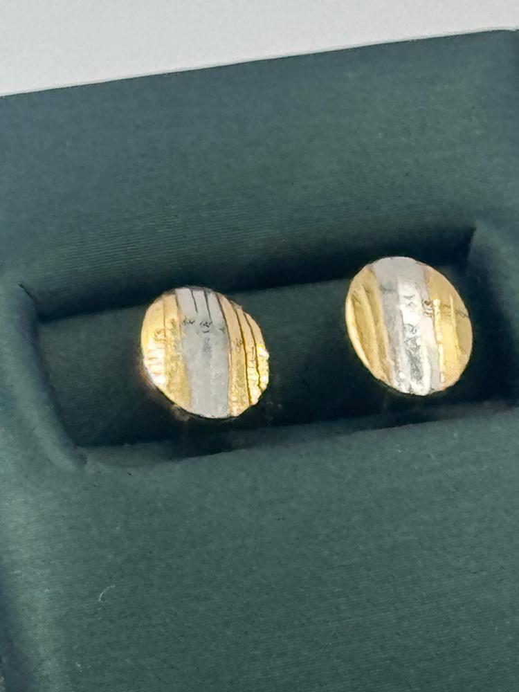 حلق ذهب عيار 18 ب لونين - مجوهرات قصر المدينة للذهب - الدمام