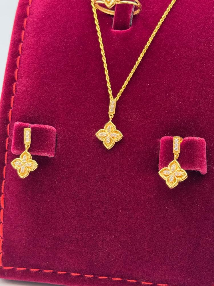 طقم ذهب روبرتو كوين عيار 21