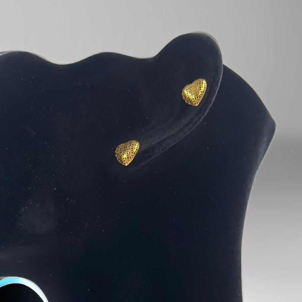 حلق ذهب عيار 18 قلب منقوش - مجوهرات قصر المدينة للذهب - الدمام