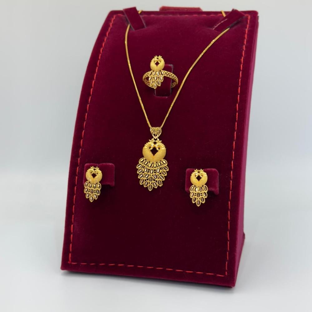 طقم الطاووس ذهب عيار 21