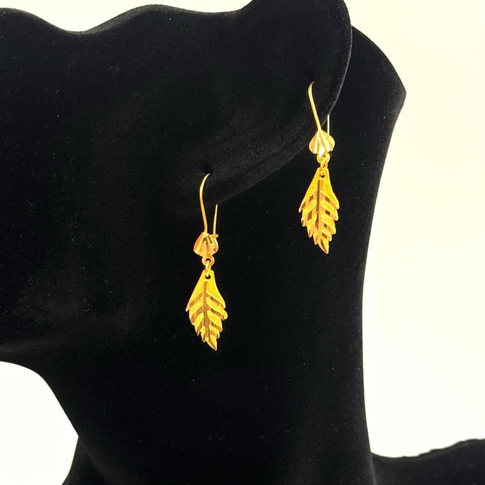 حلق ذهب عيار 22 ورقة شجر - مجوهرات قصر المدينة للذهب - الدمام