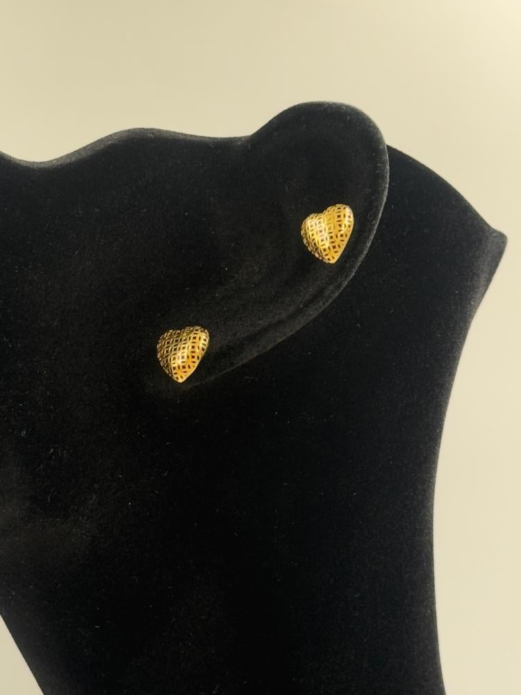 حلق ذهب عيار 18 قلب منقوش - مجوهرات قصر المدينة للذهب - الدمام