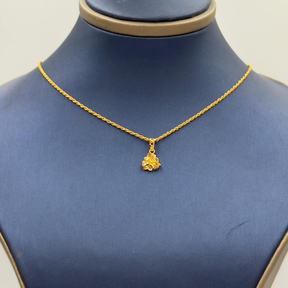 عقد وردة ذهب عيار 21 - مجوهرات قصر المدينة للذهب - الدمام