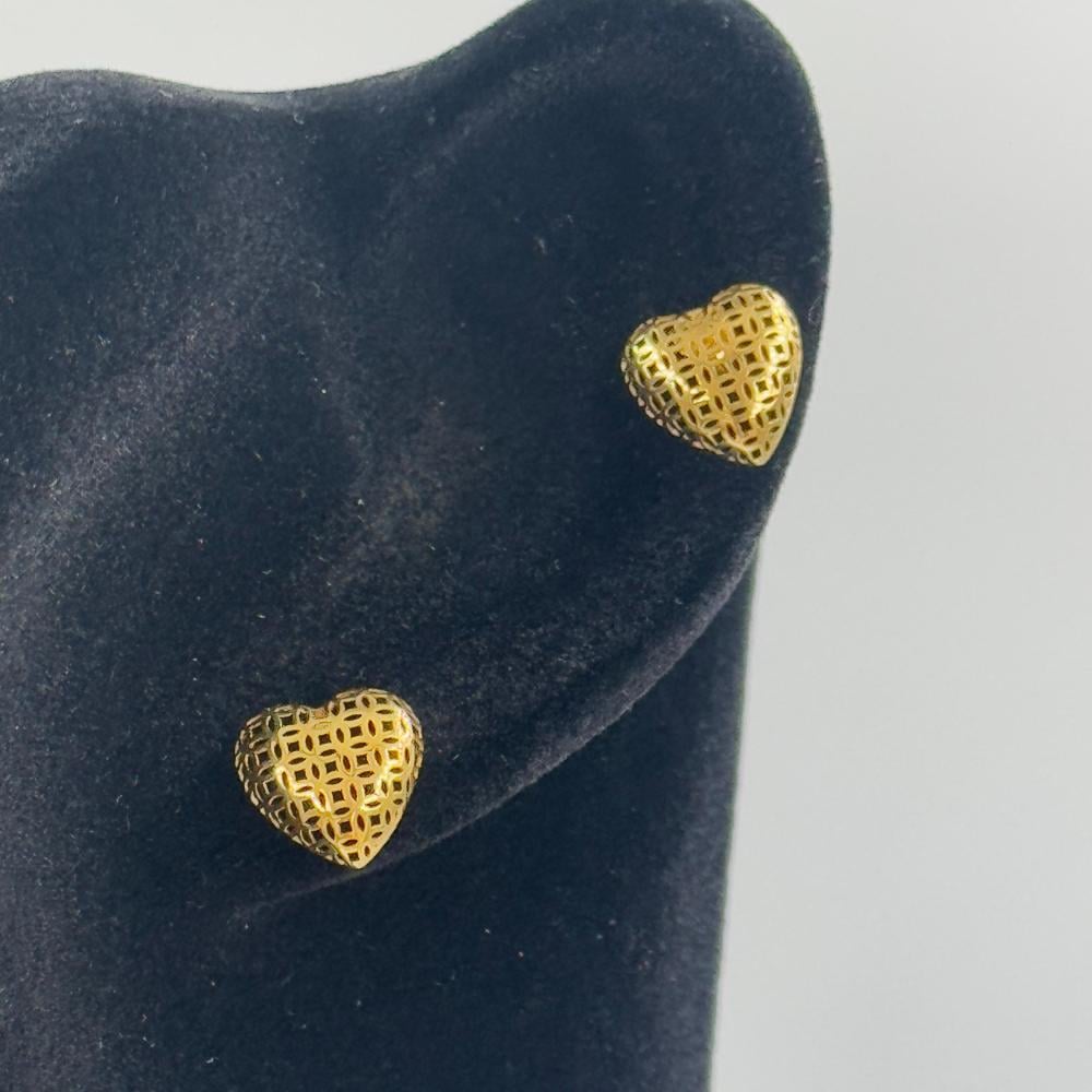 حلق ذهب عيار 18 قلب منقوش - مجوهرات قصر المدينة للذهب - الدمام