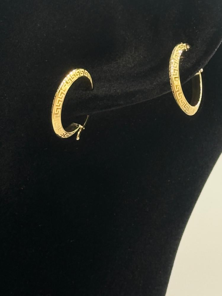 حلق ذهب منقوش عيار 18 - مجوهرات قصر المدينة للذهب - الدمام