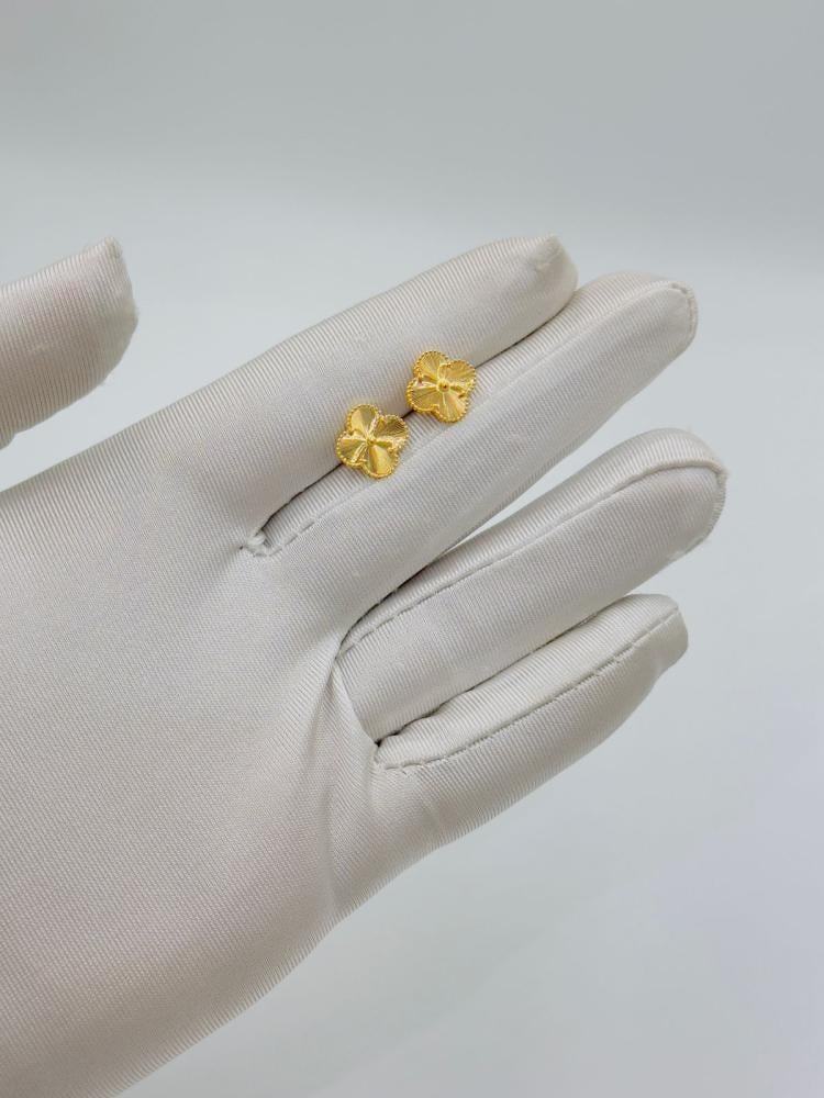 حلق تصميم عالمي ذهب عيار 21