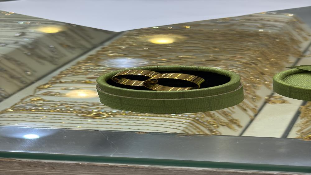 دبلة ذهب عيار 18 عريضة - مجوهرات قصر المدينة للذهب - الدمام