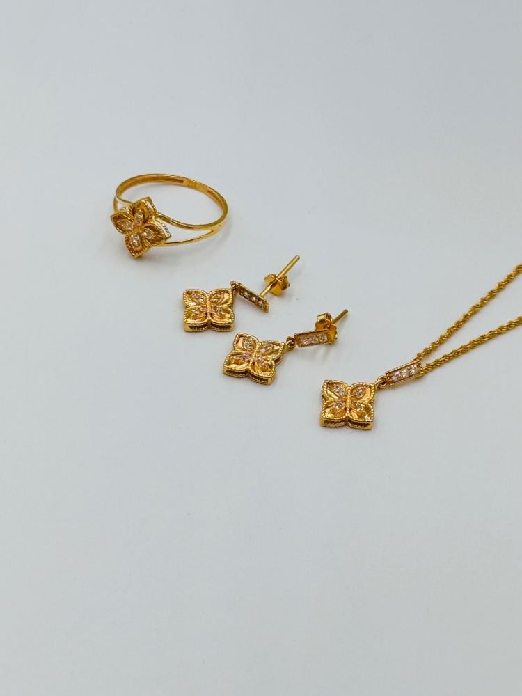 طقم ذهب روبرتو كوين عيار 21