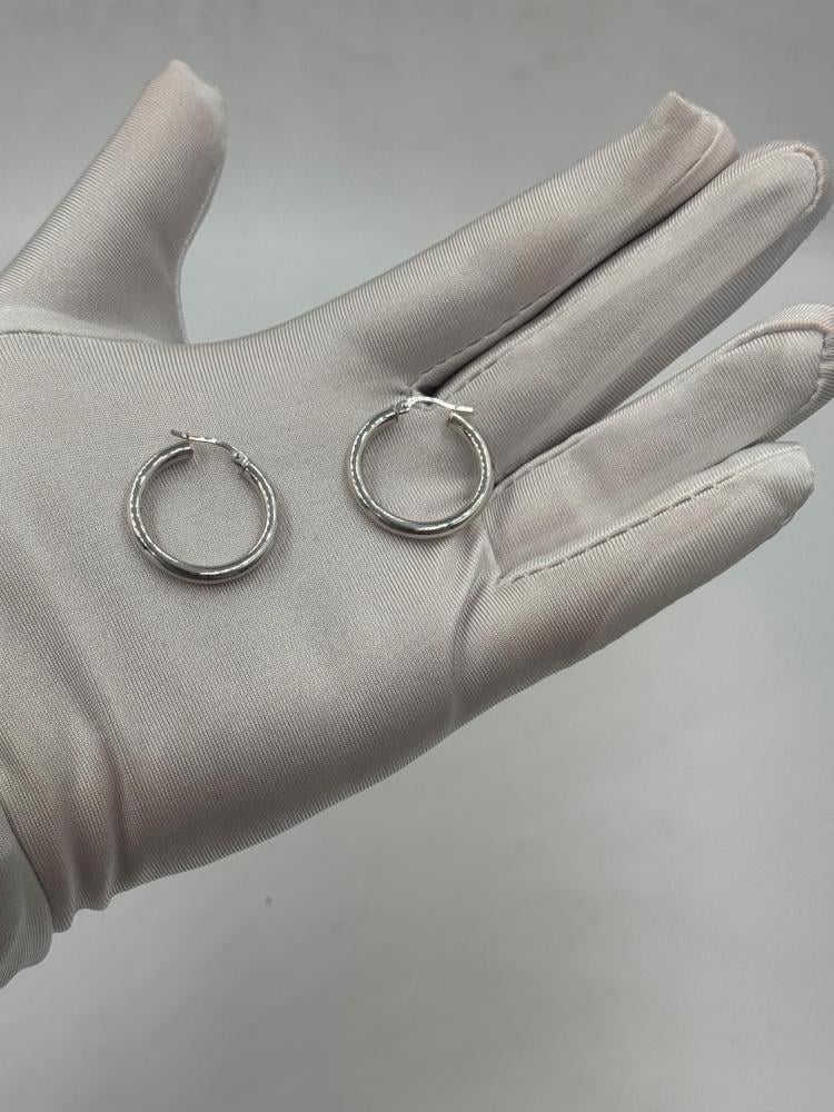 حلق ذهب أبيض عيار 18 - مجوهرات قصر المدينة للذهب - الدمام