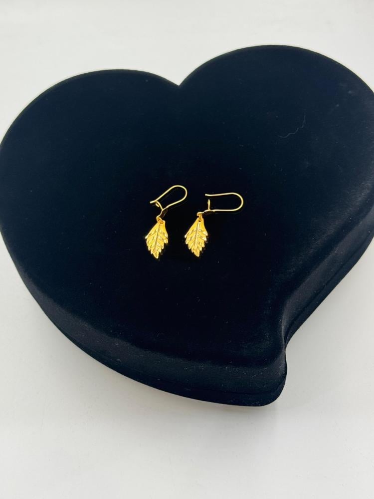 حلق ذهب عيار 22 ورقة شجر - مجوهرات قصر المدينة للذهب - الدمام