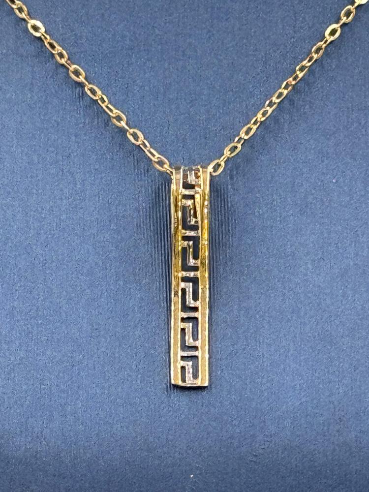 عقد ذهب عيار 18