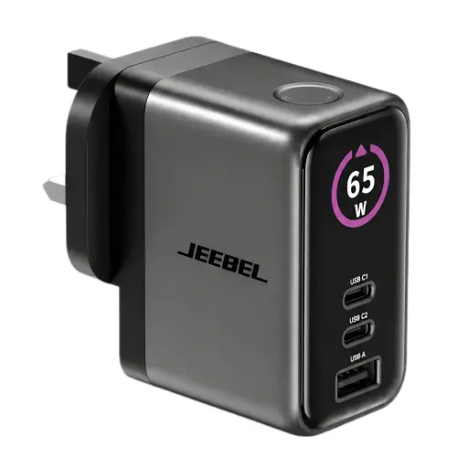 شاحن جيبل GaN بشاشة ذكية 65 واط لشحن الجوالات والآيبادات بسرعة وأمان – منفذين USB-C ومنفذ USB-A