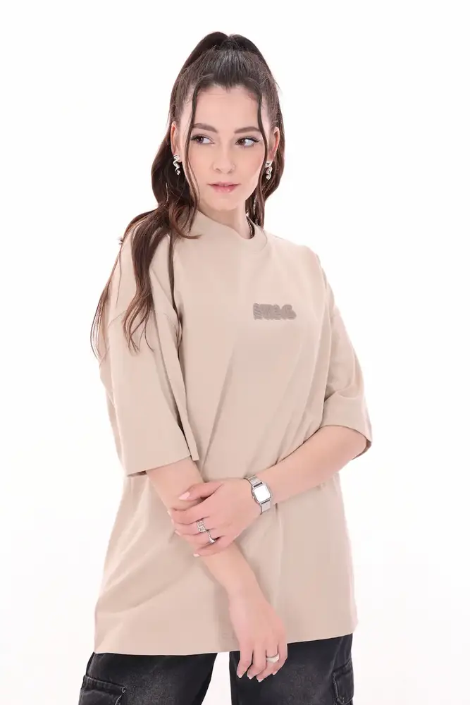 تيشيرت قصه عاديه بألوان حيادية وطباعه رقميه - بيج