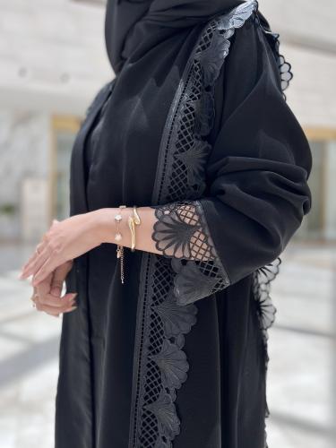 عباية سوداء عملية