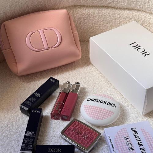 شنطه و ميكب ديور Dior