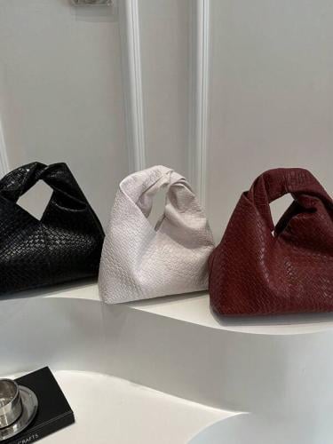 حقيبة هلالية صغيرة