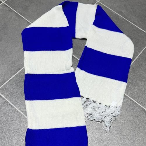 شال الهلال المقلم