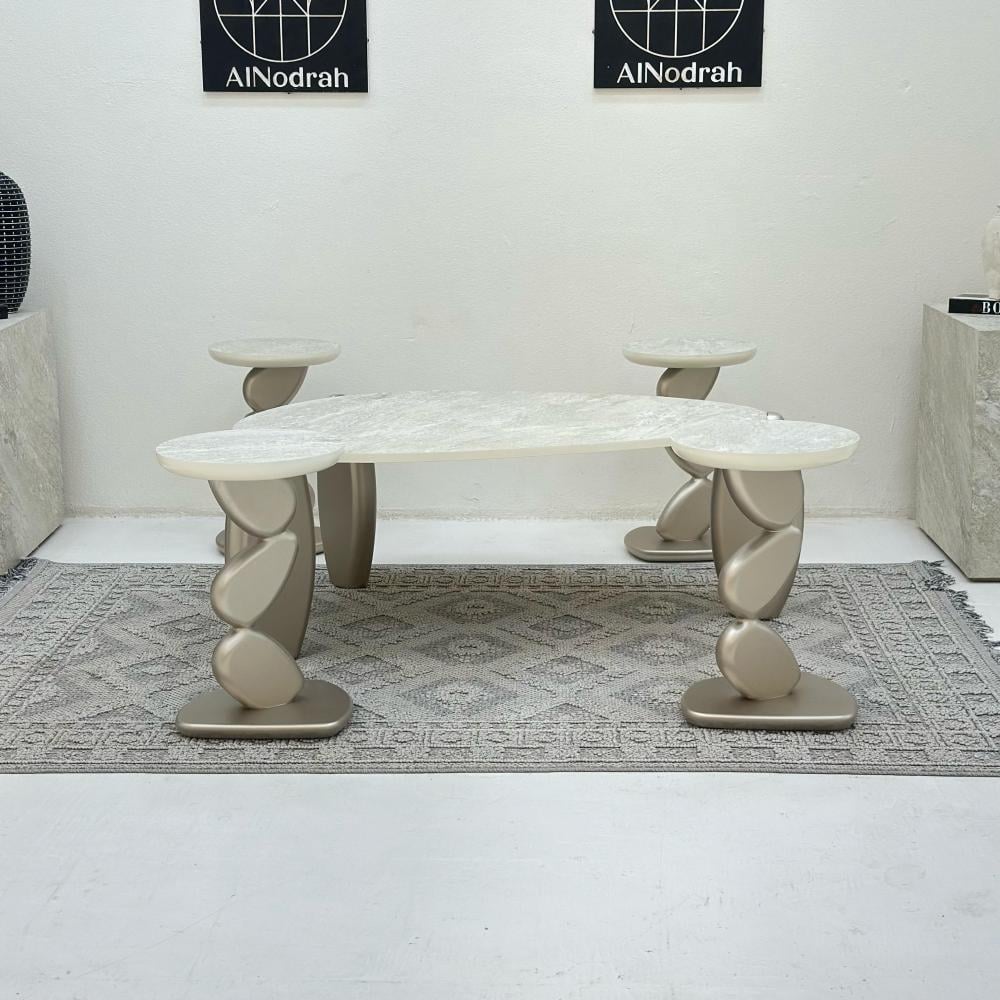 طقم طاولات 5 قطع سطح بديل حجر ملمس خشن  قاعدة خشب لون مكس