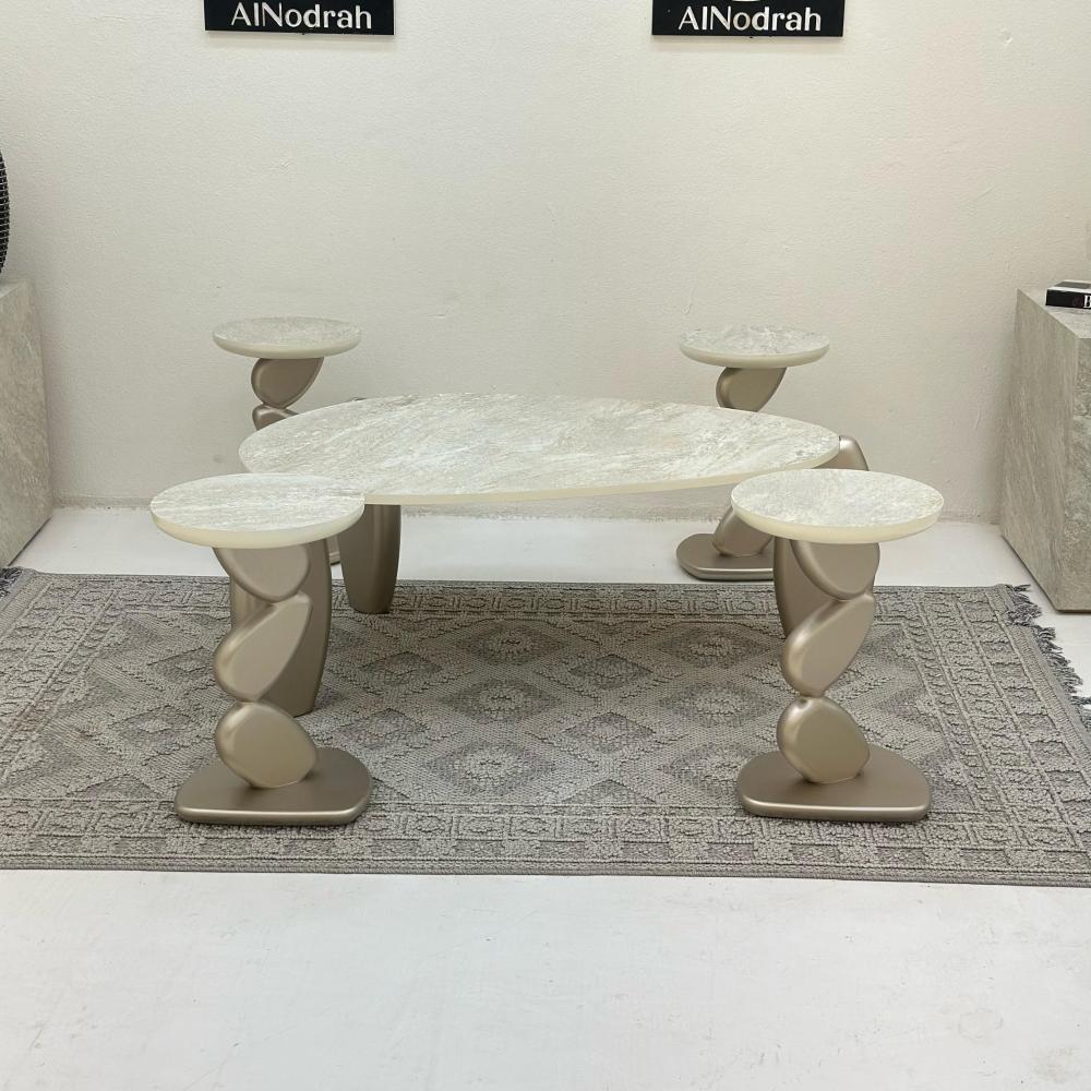 طقم طاولات 5 قطع سطح بديل حجر ملمس خشن  قاعدة خشب لون مكس