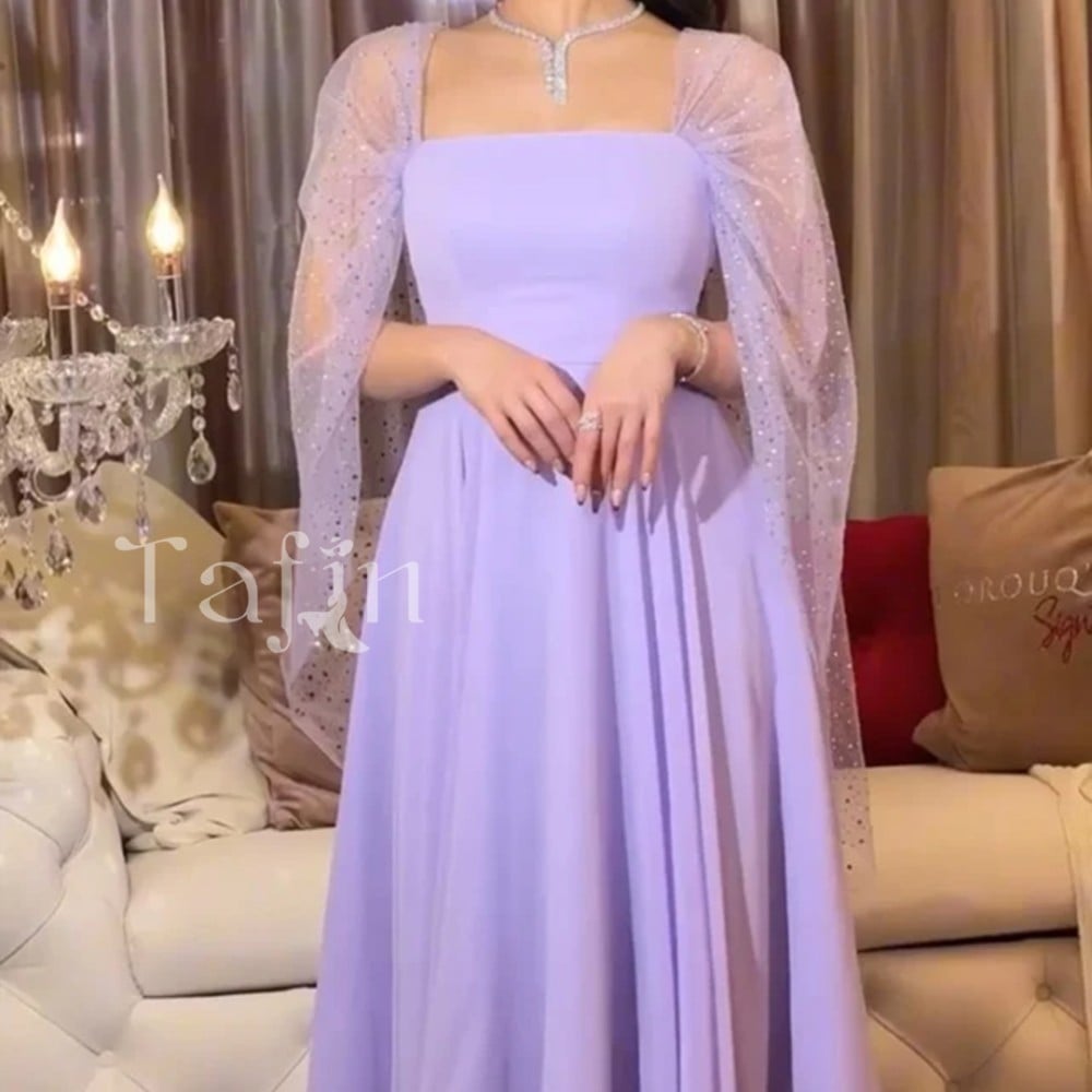 فستان سهرة طويل واسع من الاسفل