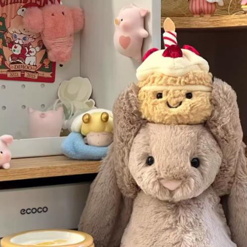 أرنب مع الكعك Bunny with cakes