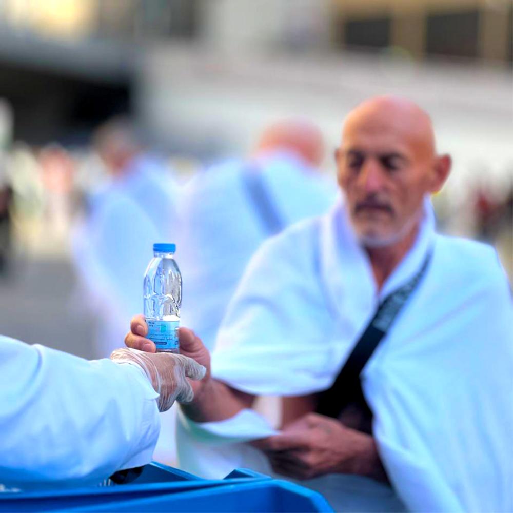 تصميم لسقيا الماء يوضح سهولة المساهمة في سقيا المصلين في مكة