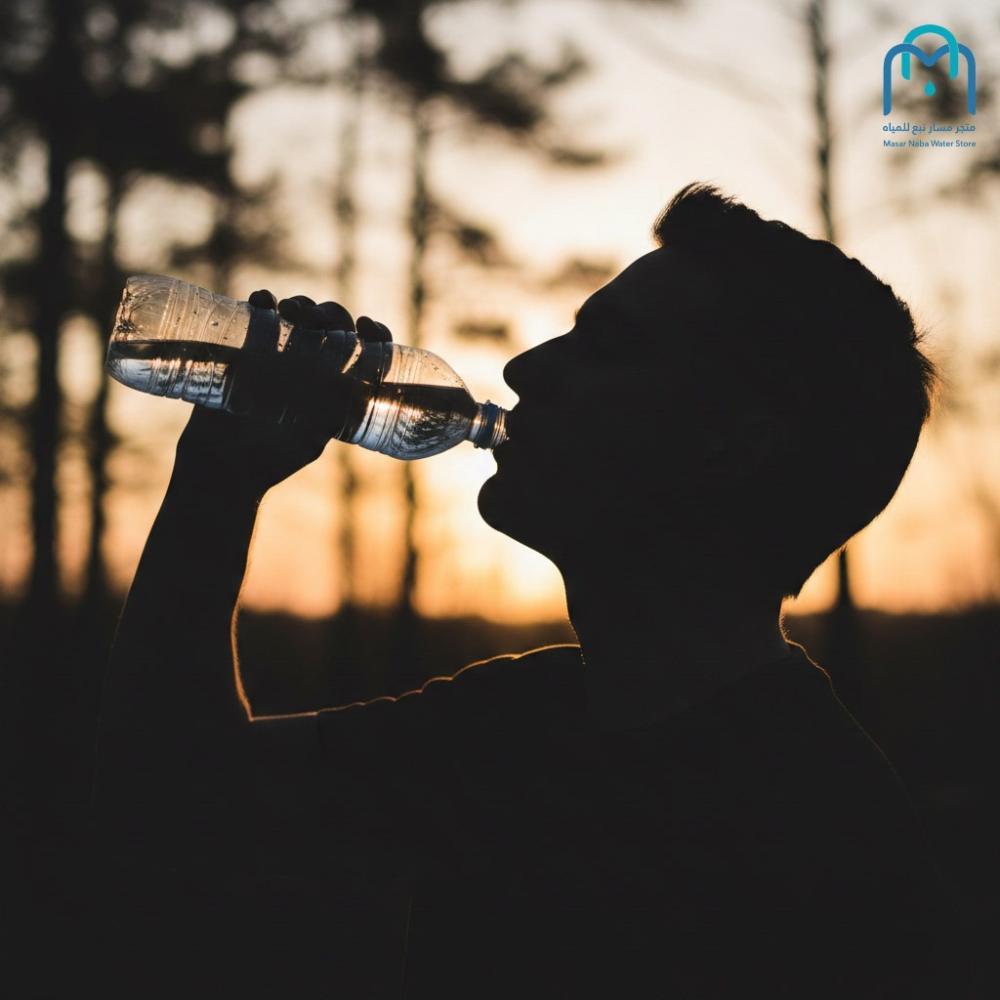 اشرب كوب مياه نقية يوميًا  لتعزيز صحة الجسم والنشاط والحيوية