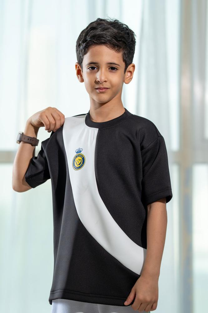 تيشرت النصر أسود بشريط أبيض مائل