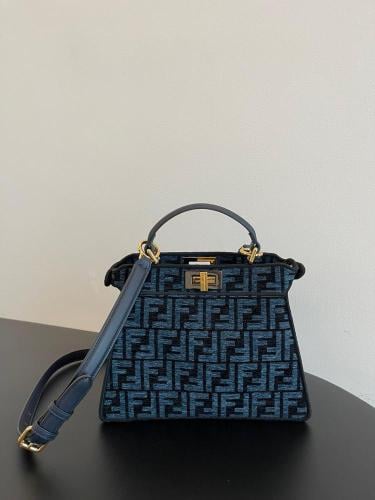 شنطة فندي peekaboo مقاس 27.5cm