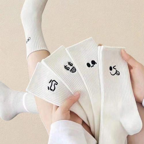 5 أزواج من الجوارب الرجالية البيضاء الكرتونية
