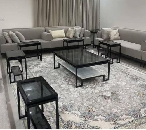 طاولة قهوه دورين حديد مع رخام طبيعي 1+6