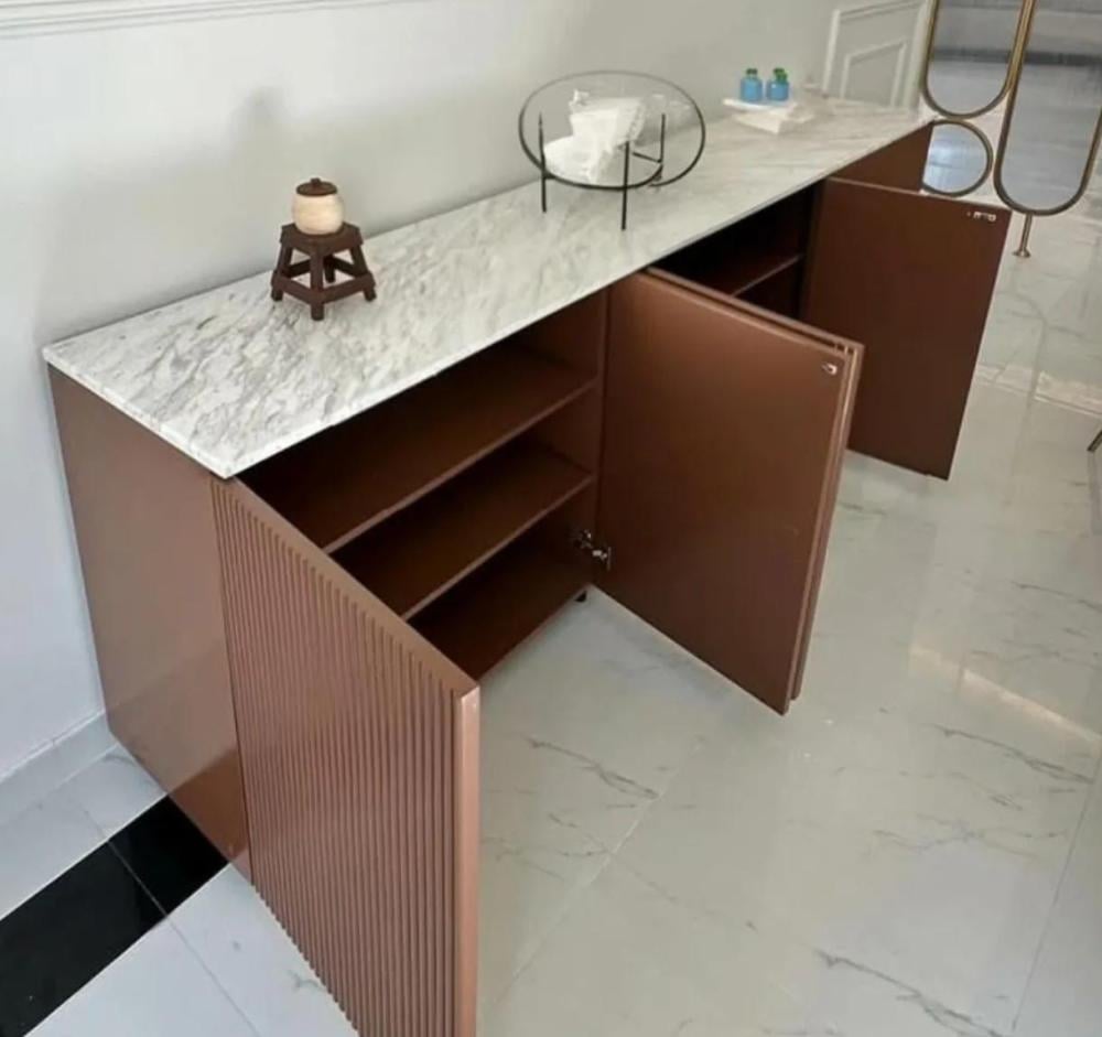 طاوله بوفيه خشب مقلم ثقيل سطح رخام طبيعي مقاس 3متر