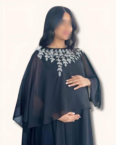 فستان حمل أسود بتطريزات لامعة