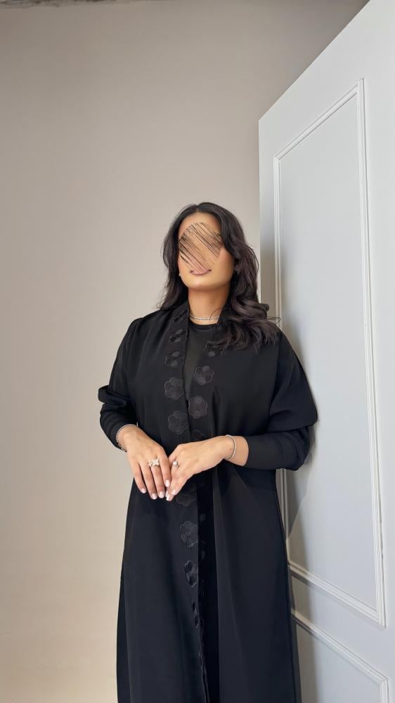 عبايات سوداء مطرزة
