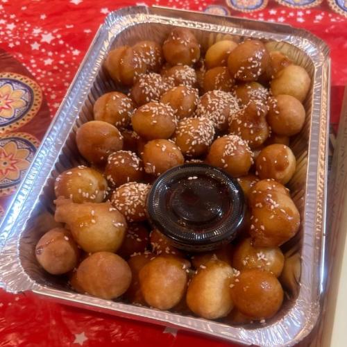 لقيمات ذهبية بالسمسم مع صوص فاخر - حلى شرقي