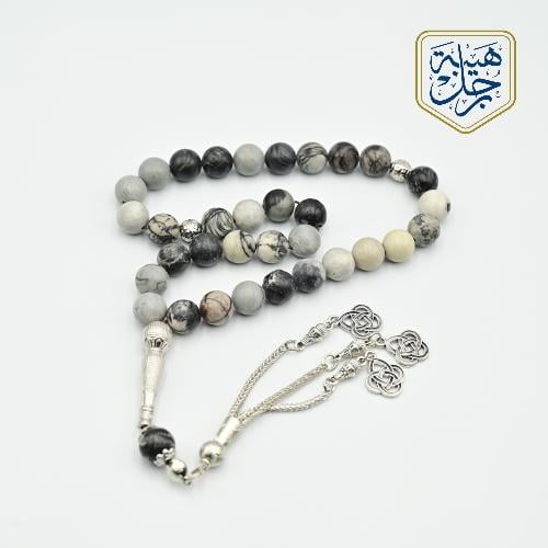 سبحة فاخرة من أحجار كريمة