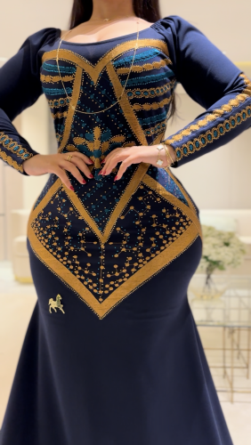 فستان سترتش كريب تطريز مع كرستال اللون كحلي