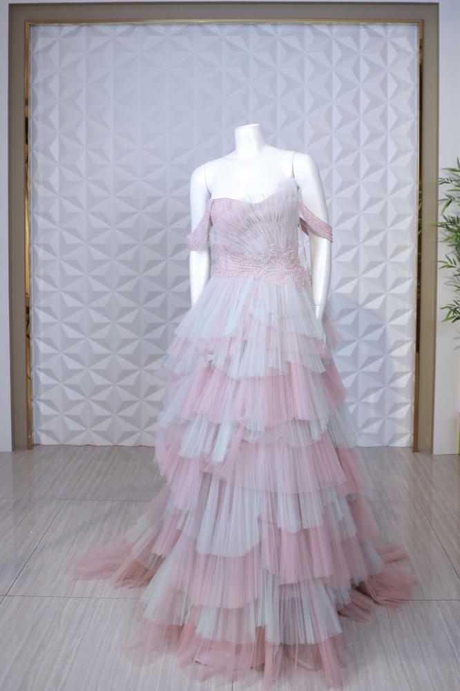 فستان سهرة وردي فاتح بطبقات تول