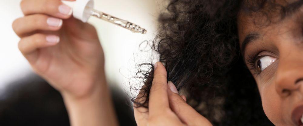 كيف تعرف أن شعرك يحتاج إلى ترطيب جيد؟