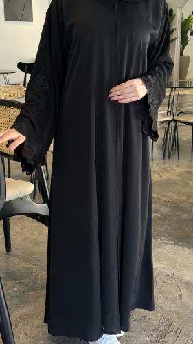 عباية سوداء أنسام