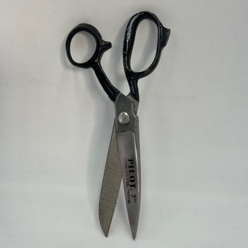 مقص حجم وسط