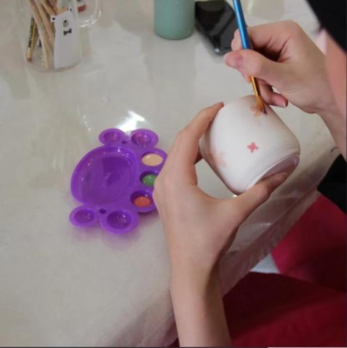 تلوين قطعه خزف جاهزة (يوم الثلاثاء - الاربعاء خاص للنساء)