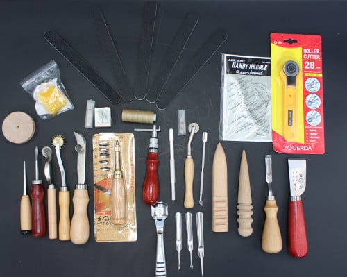 مجموعة ادوات الجلد C301