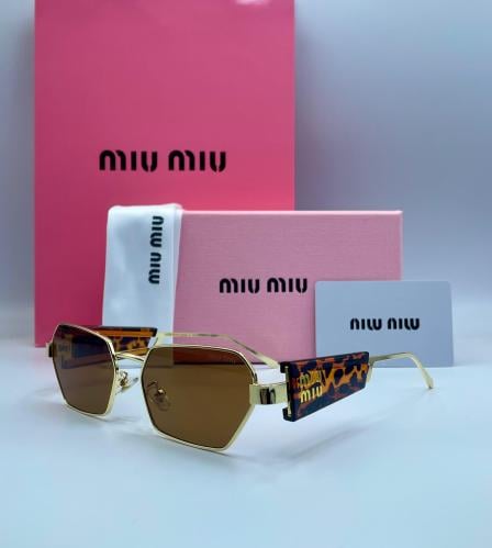 نظارة ماركة miu miu