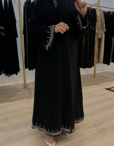 عبايه تطريز ابيض