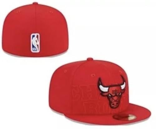 كاب Bulls احمر مقفل